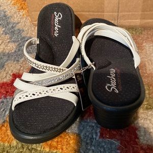 Womens sandles by: Sketchers Cali. Size 7